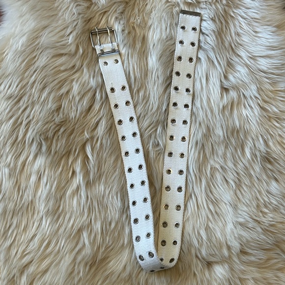White O-ring belt - Picture 2 of 4